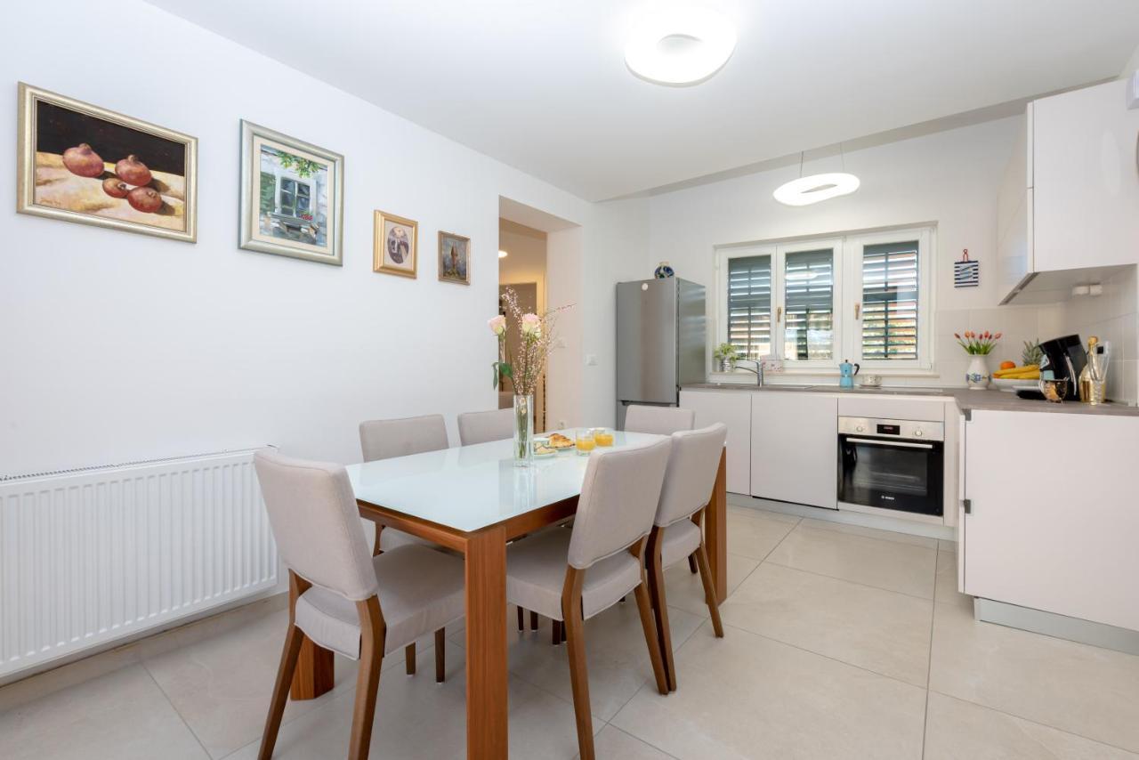 Apartment "Dida" With Free Private Parking Solin Esterno foto